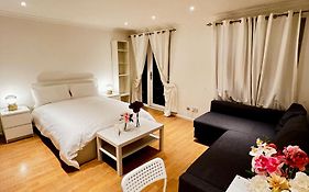 A Calm Stay Near Battersea Reach